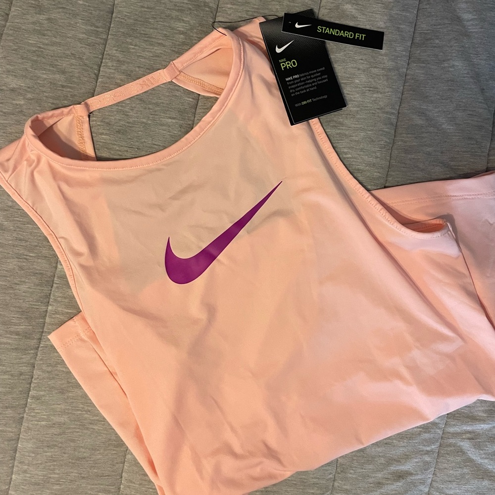 Nike pro tank! 💓
